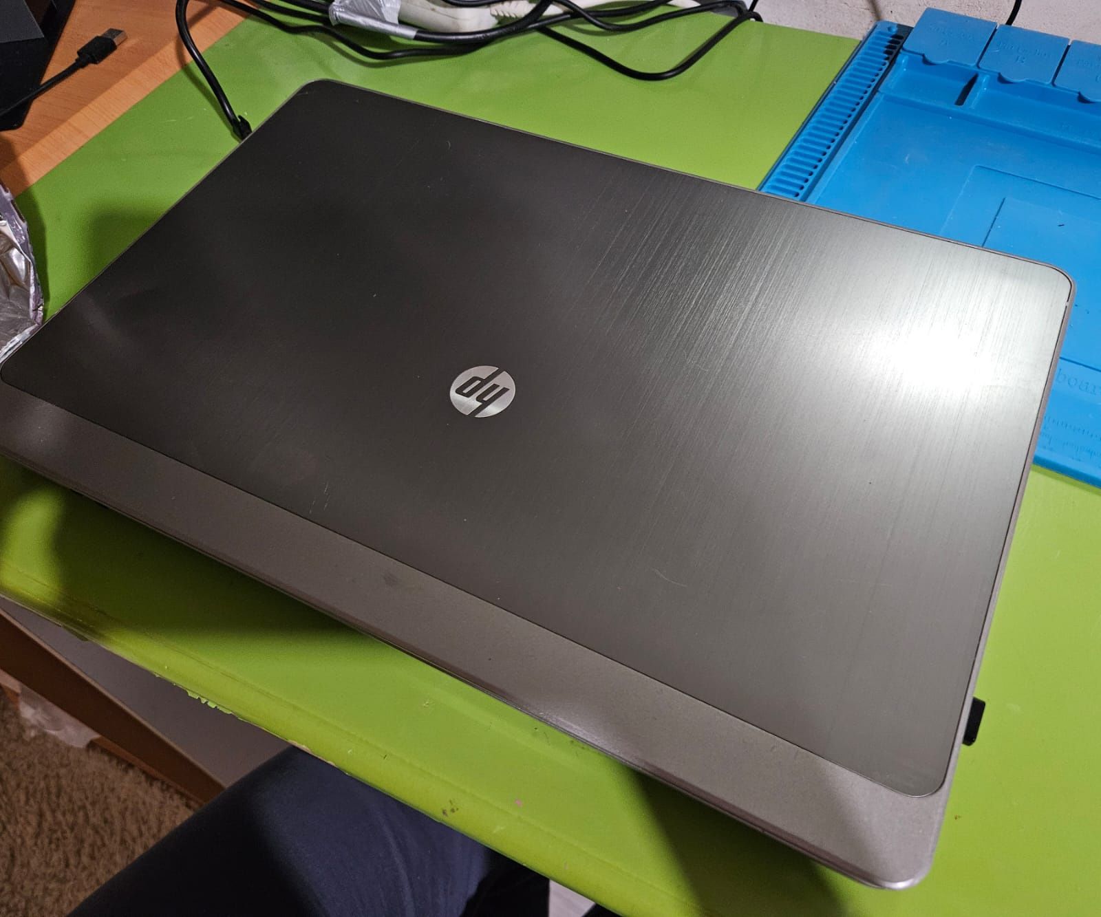 Ноутбук HP с SSD новая windows 10,летает.