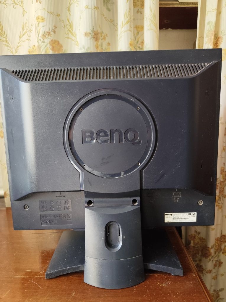 Продам Монитор Benq fp9