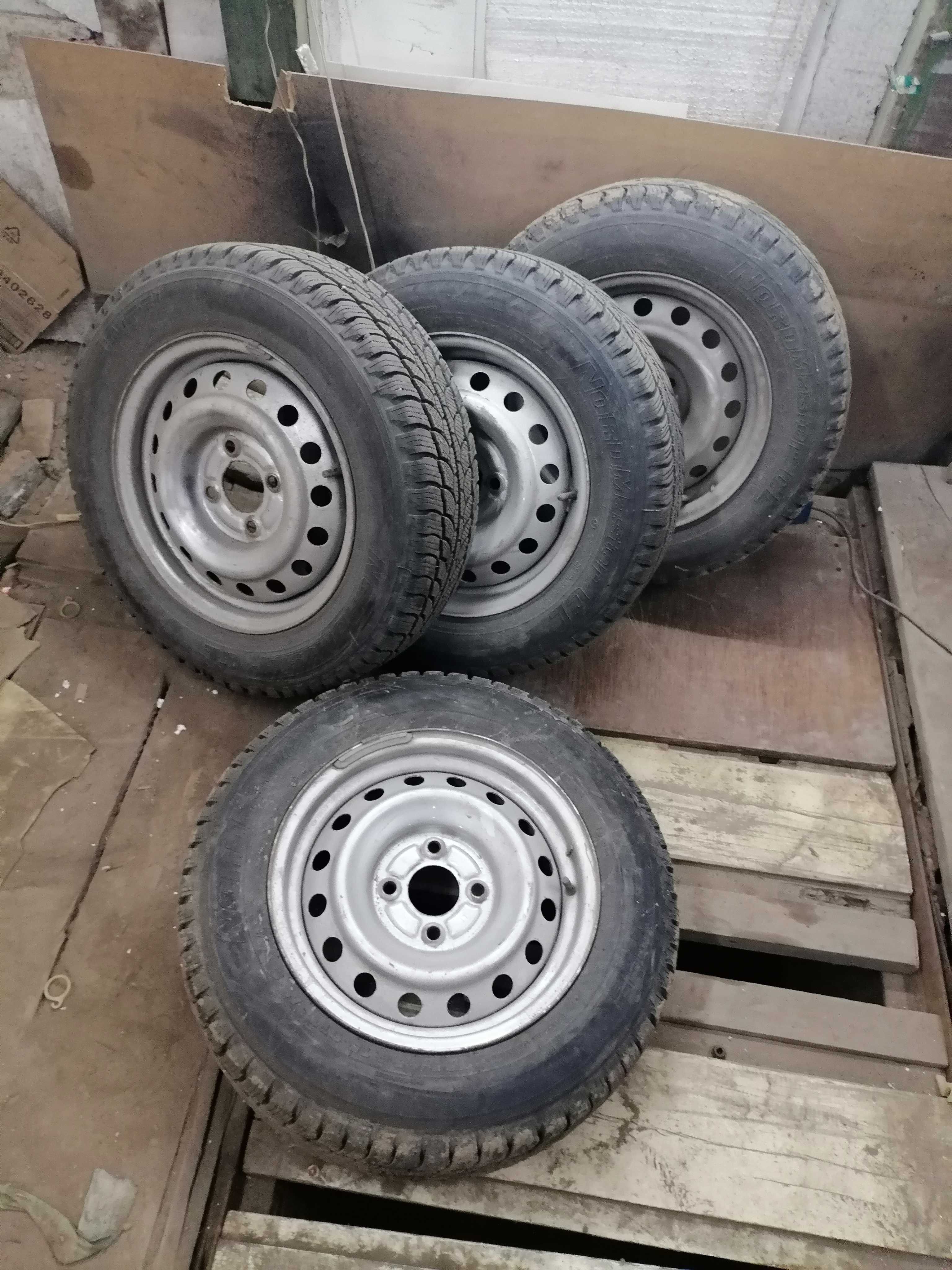 Продам резину на дисках.