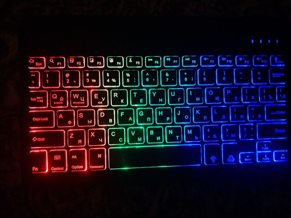 Беспроводная клавиатура с RGB подсветкой