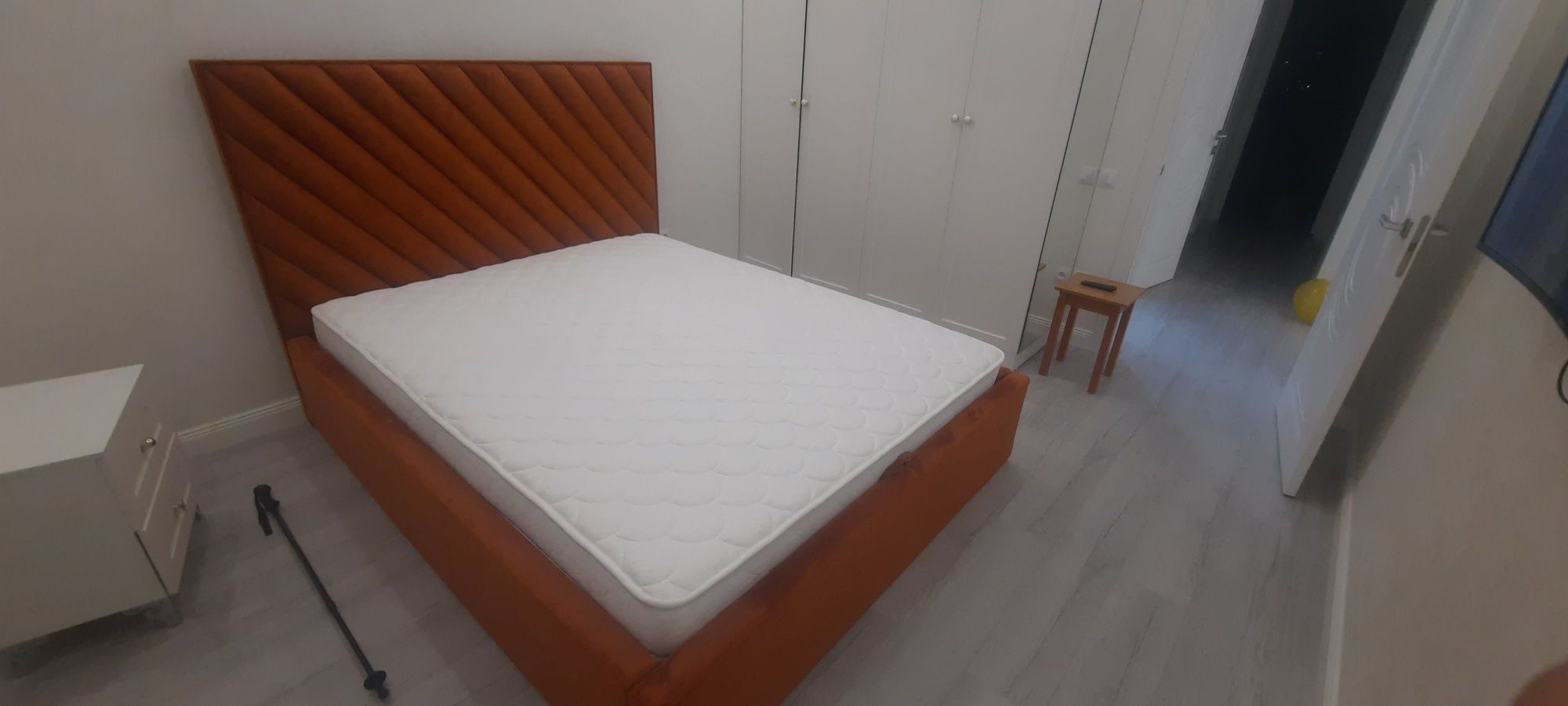 Двуспальный кровать 1,6×2,0