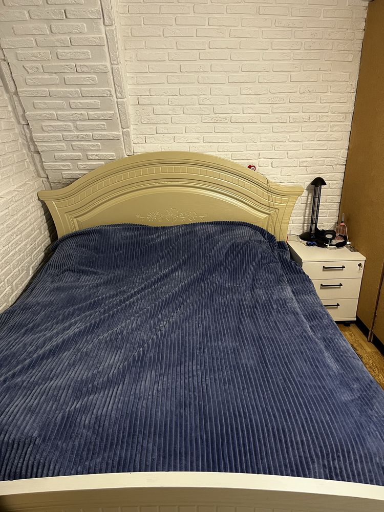 Срочно продам кровать двуспальную
