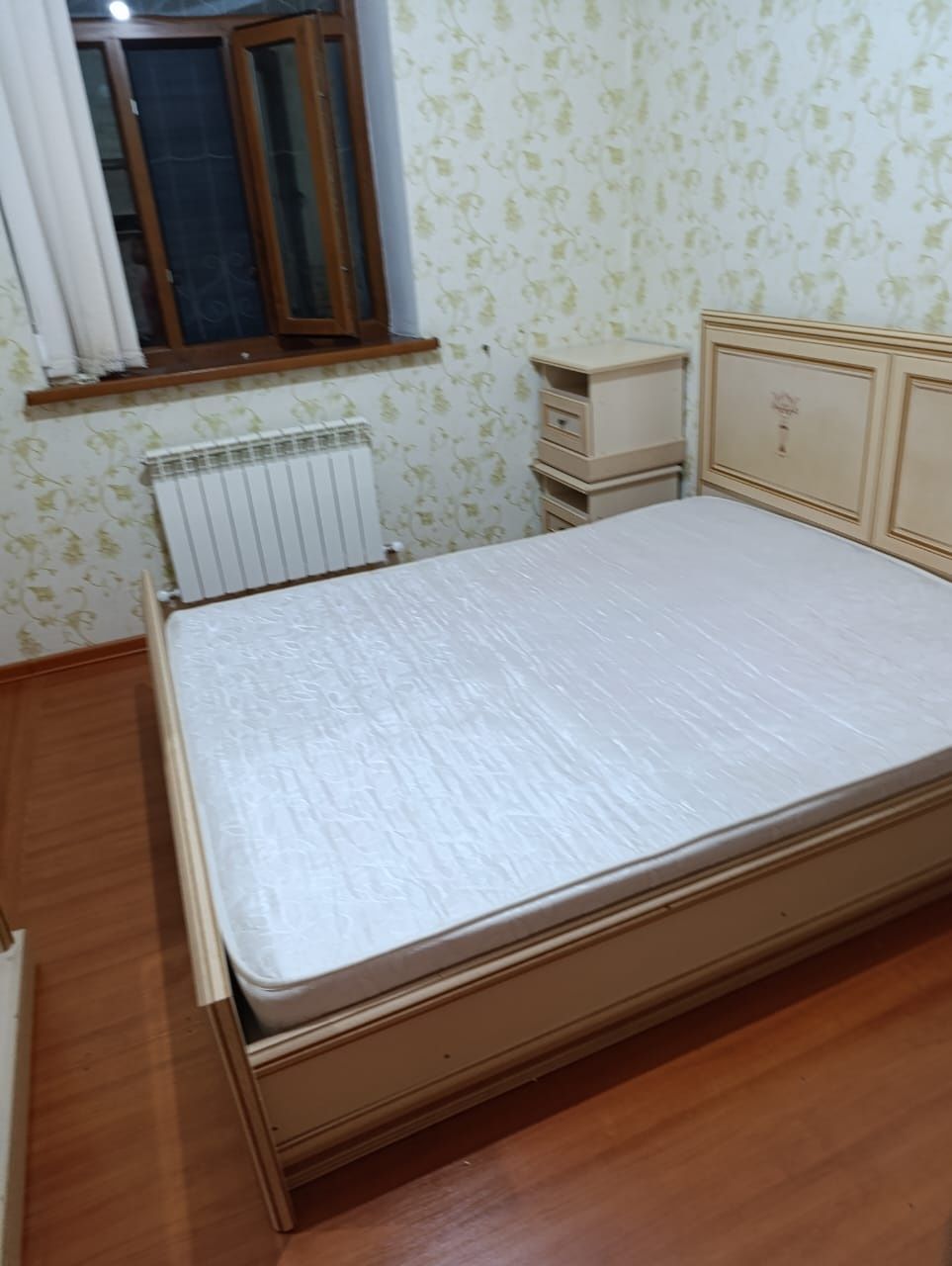 Продам спальную гарнитуру!