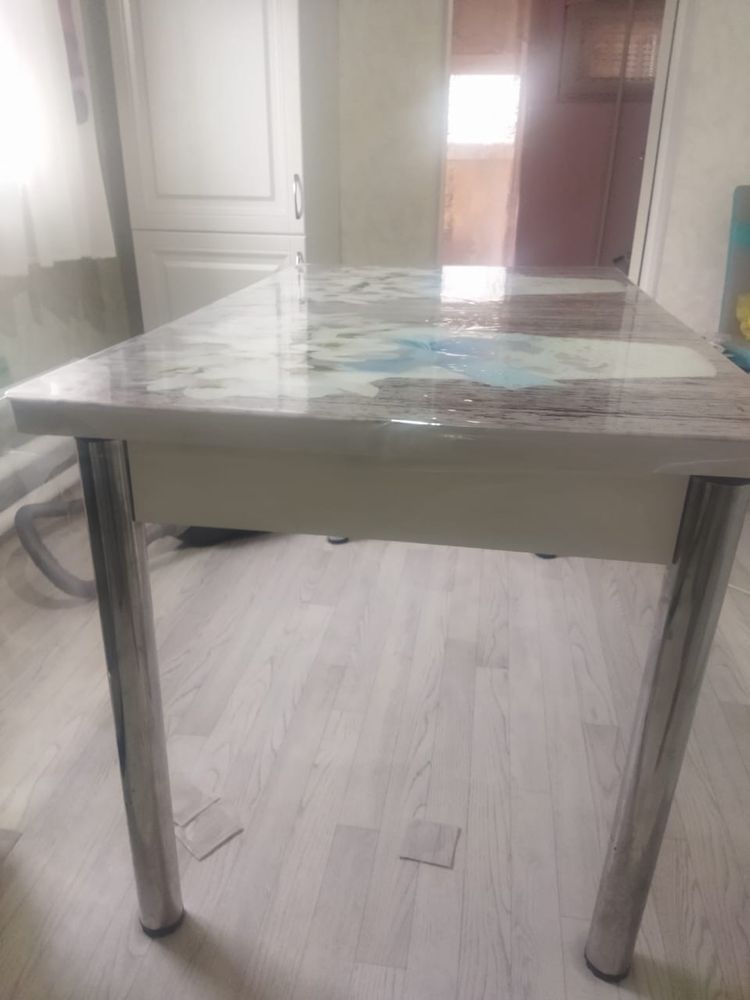 Продается стол на кухню