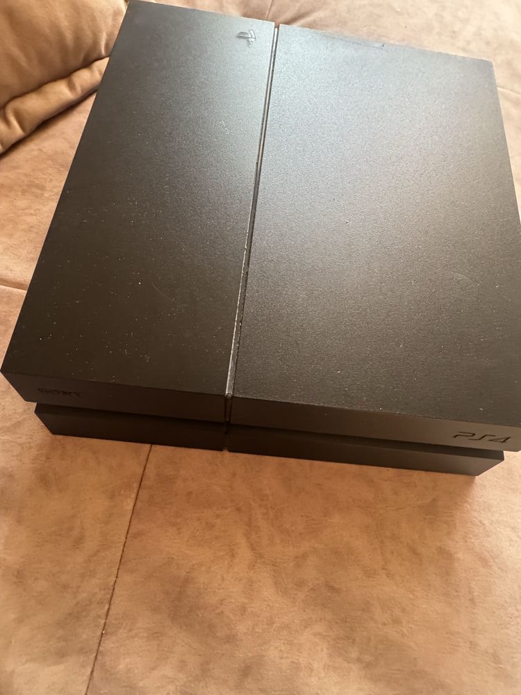 Sony 4 в хорошем состоянии.