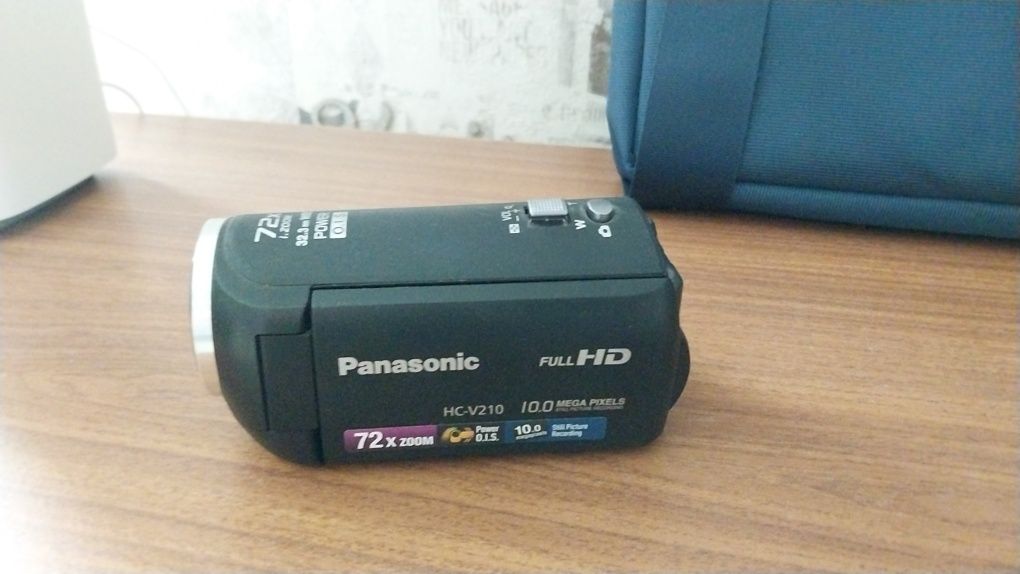 Видеокамера / фотоаппарат Panasonic hc-v210m