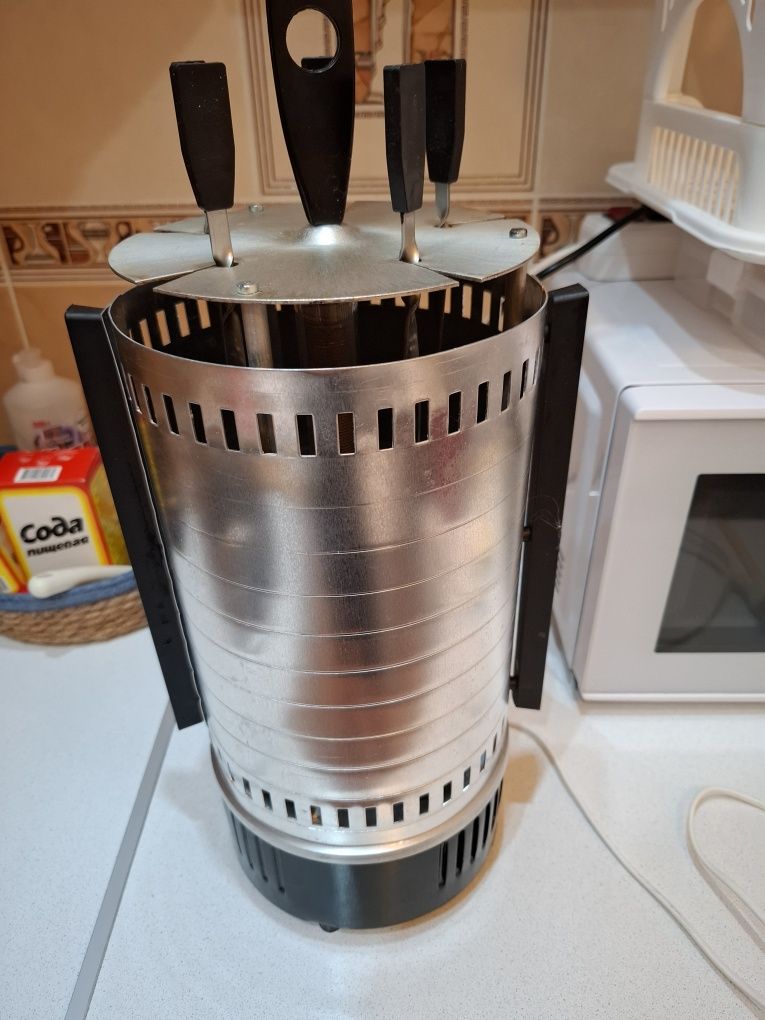 Продам шашлычницу электрическую.
