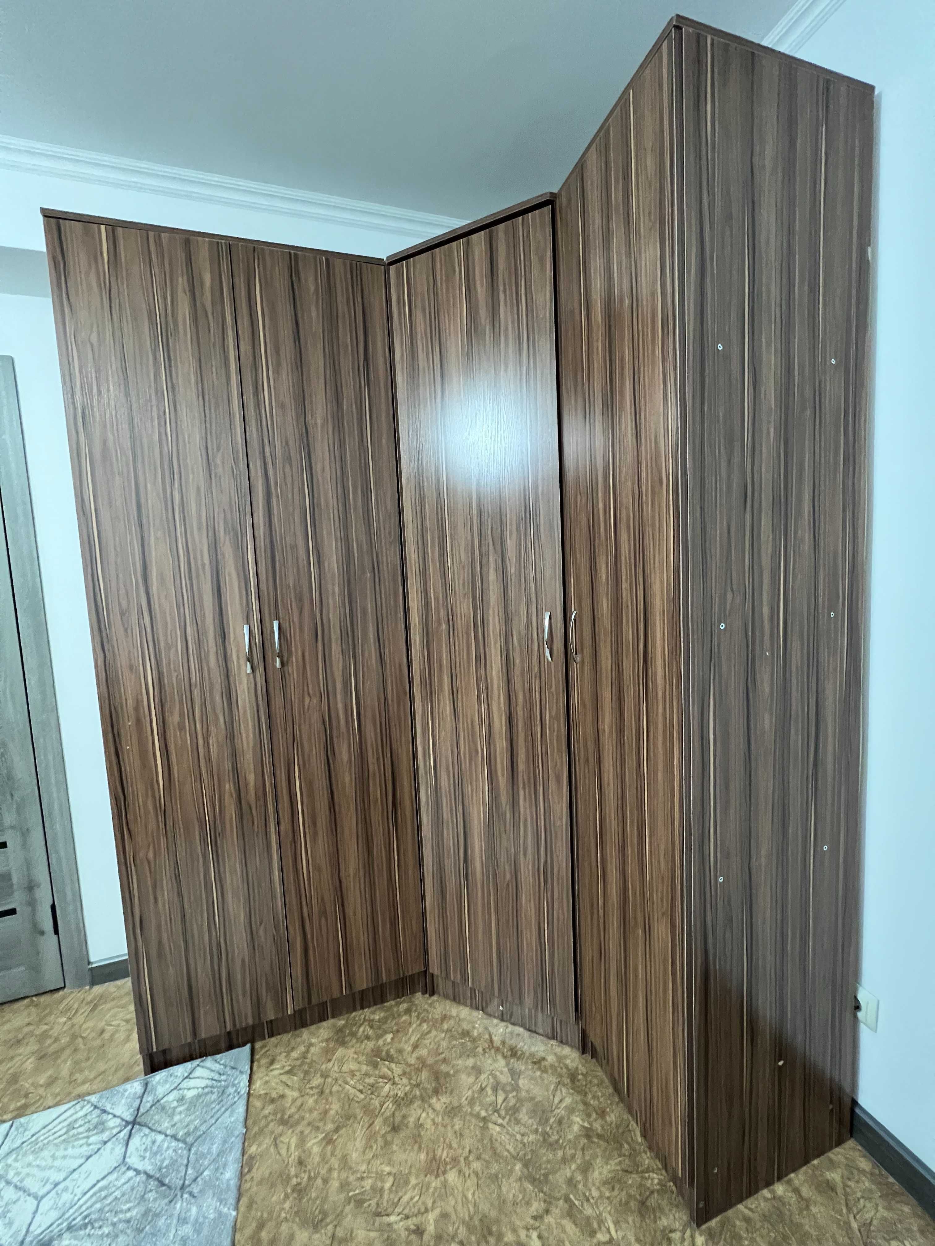 Продам Шкаф  для спальни.