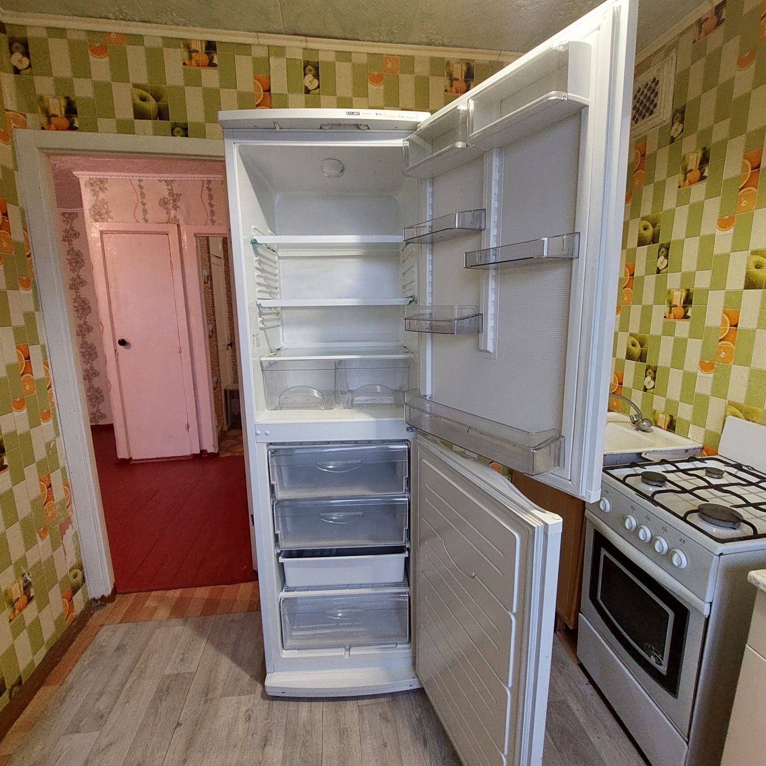 Продам холодильник Отличное состояние Торг