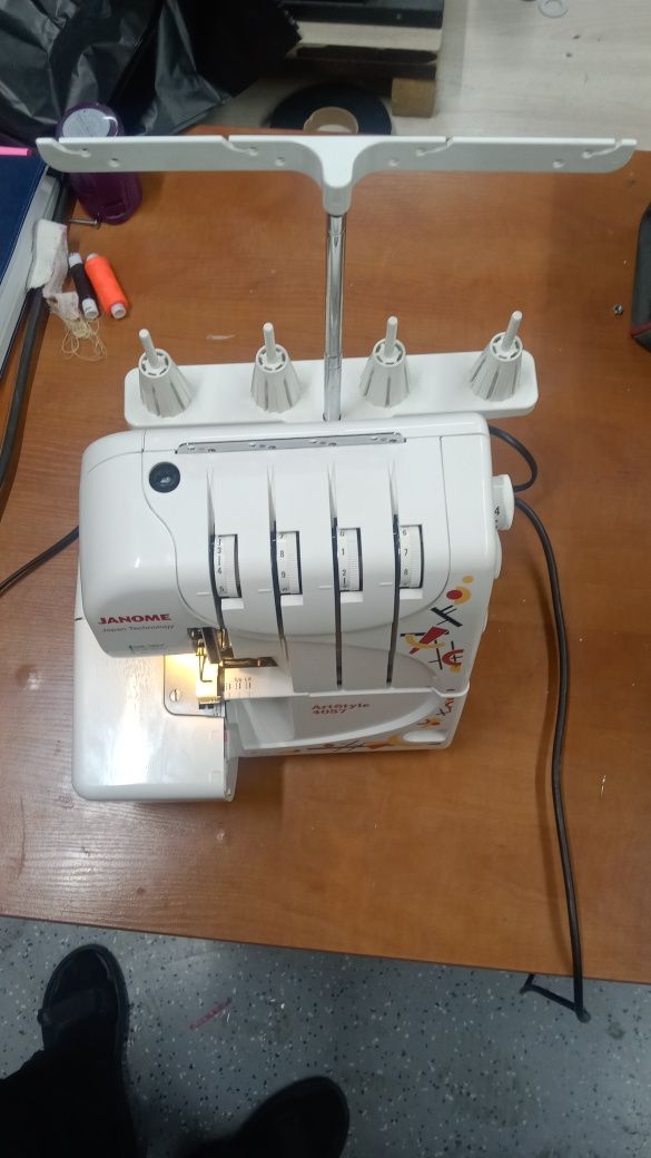 Оверлог Janome ArtStyle 4057