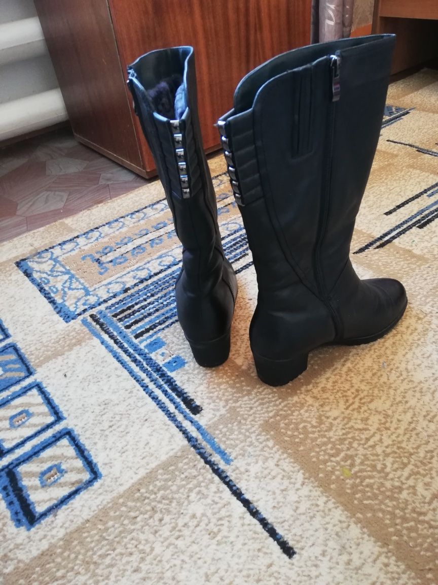 Продам сапоги женские кожаные, новые