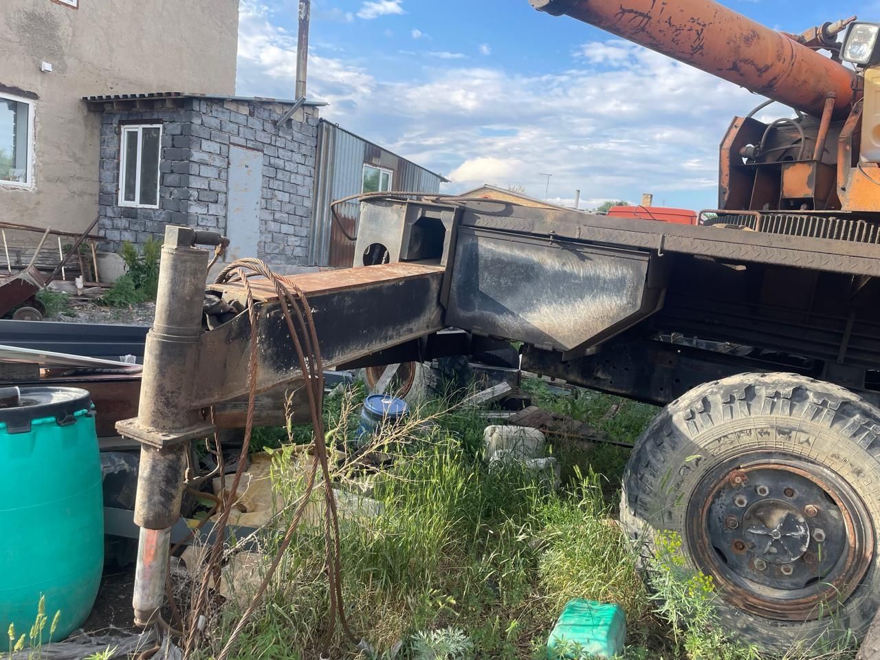 Продам автокран по запчастям