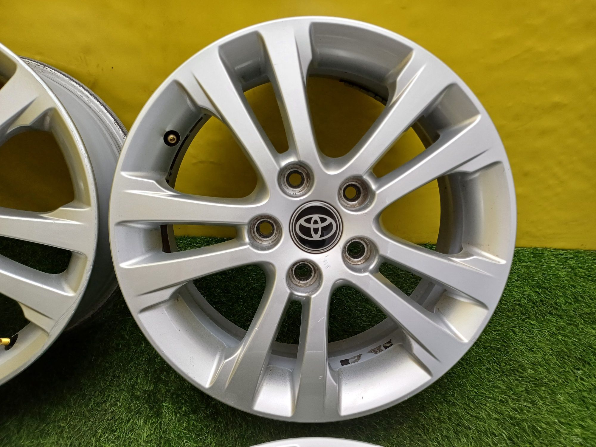 Диски R16 5×114.3 на Toyota и другие.