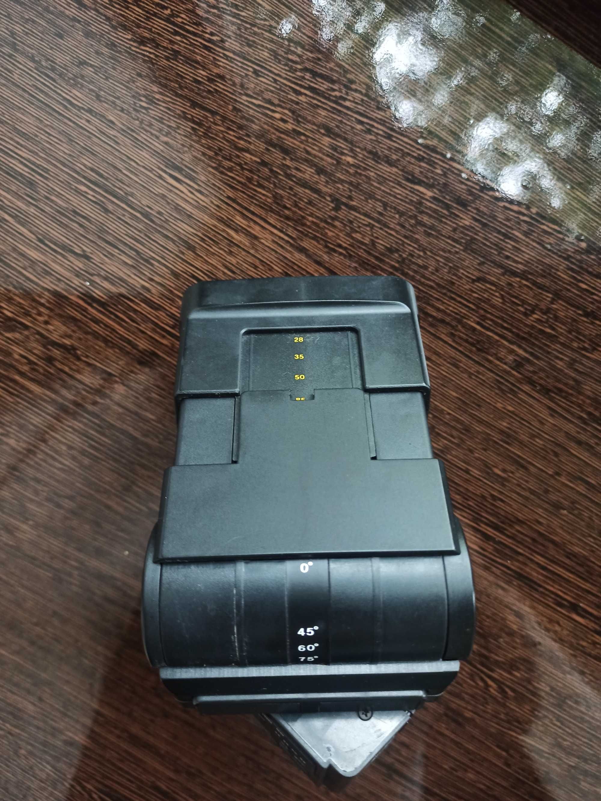 Продам фотовспышку