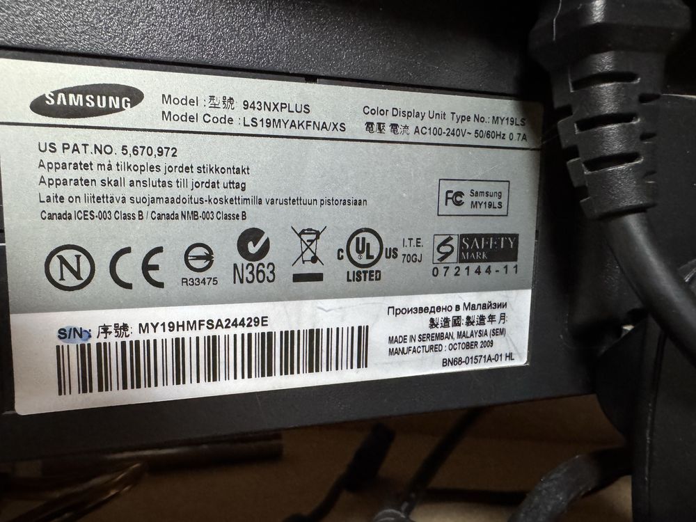 Продам жк монитор Samsung