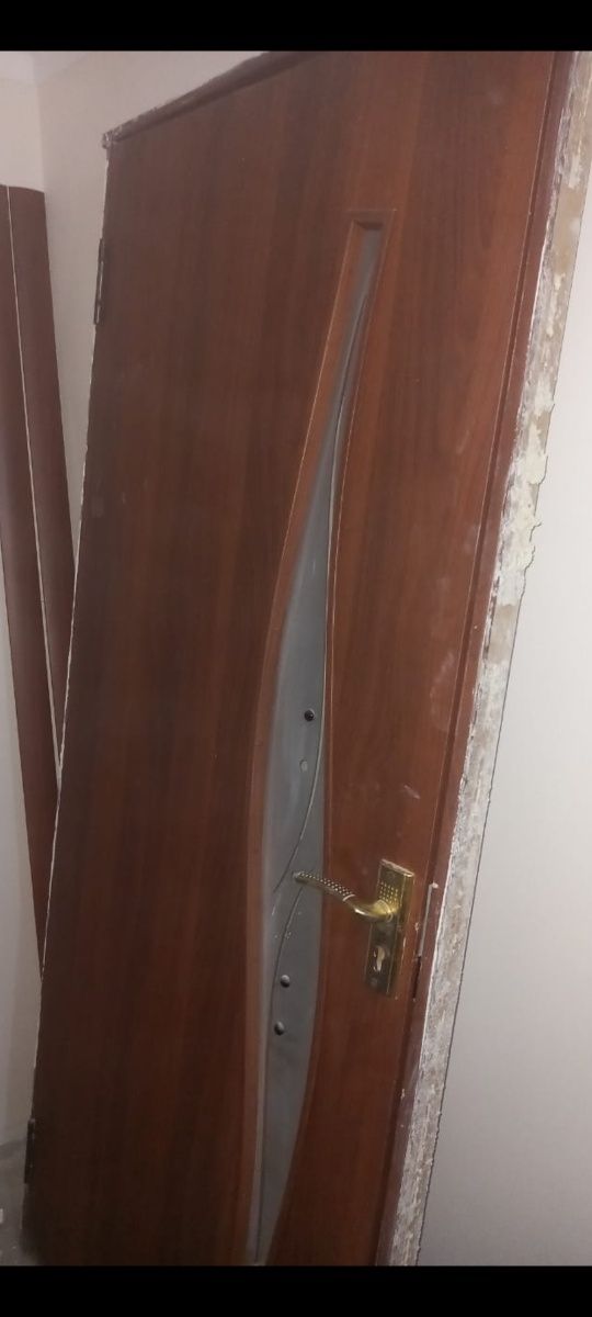Продам б/у межкомнатные двери.