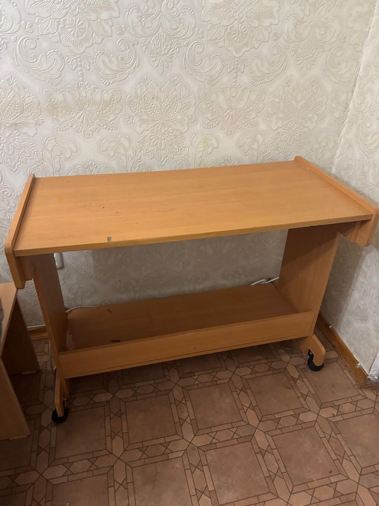 Отдам Бесплатно старую мебель