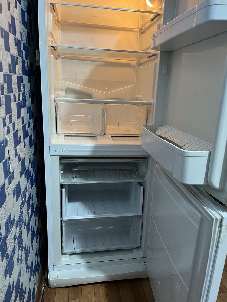 Холодильник INDESIT