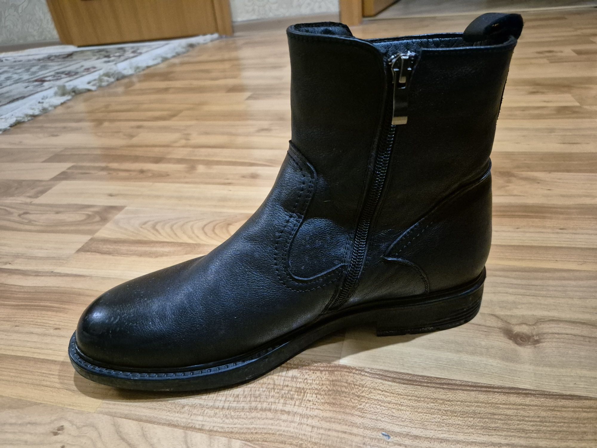 Продам мужские сапоги