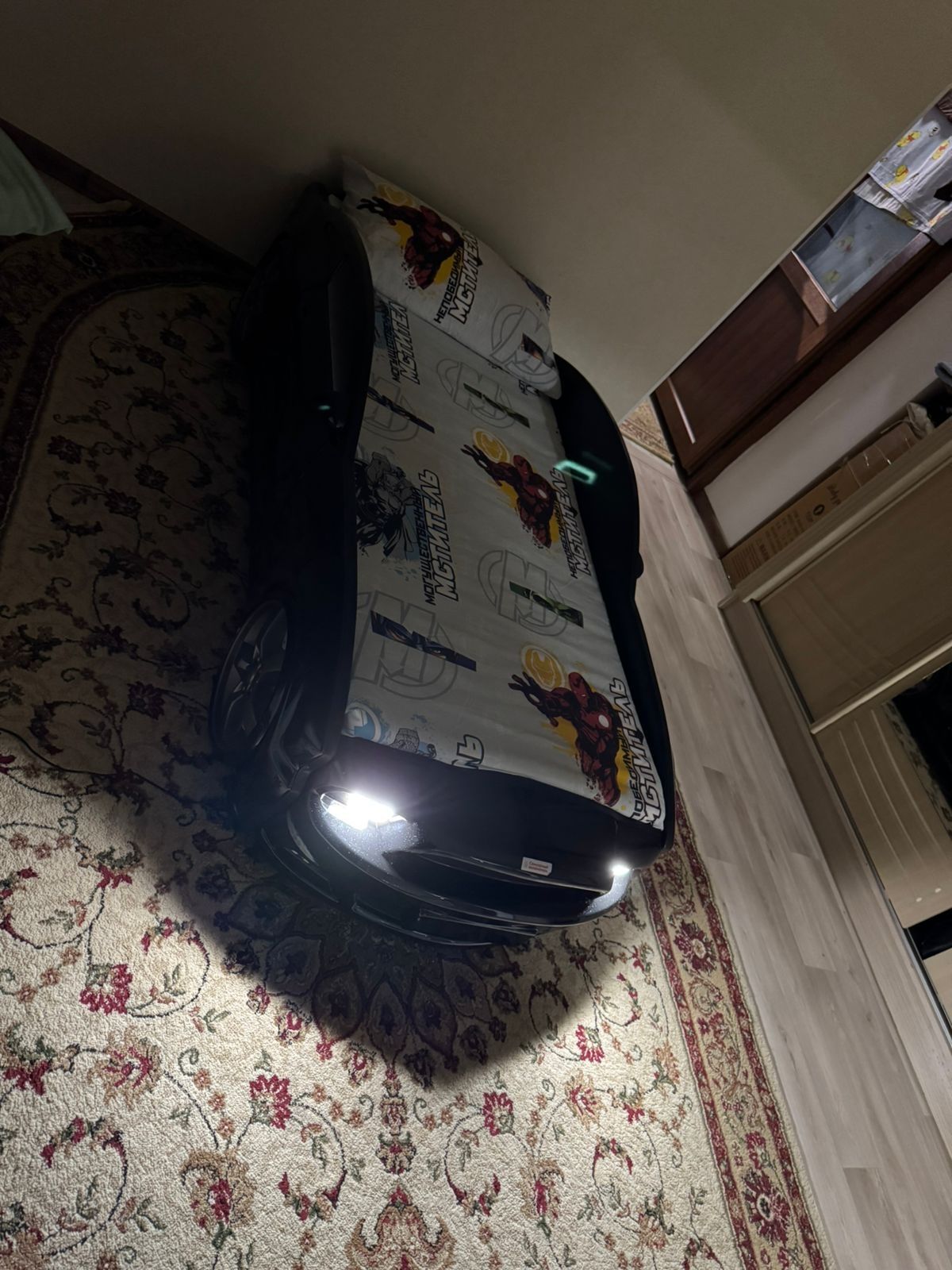 Продам кровать в виде авто мустанг.