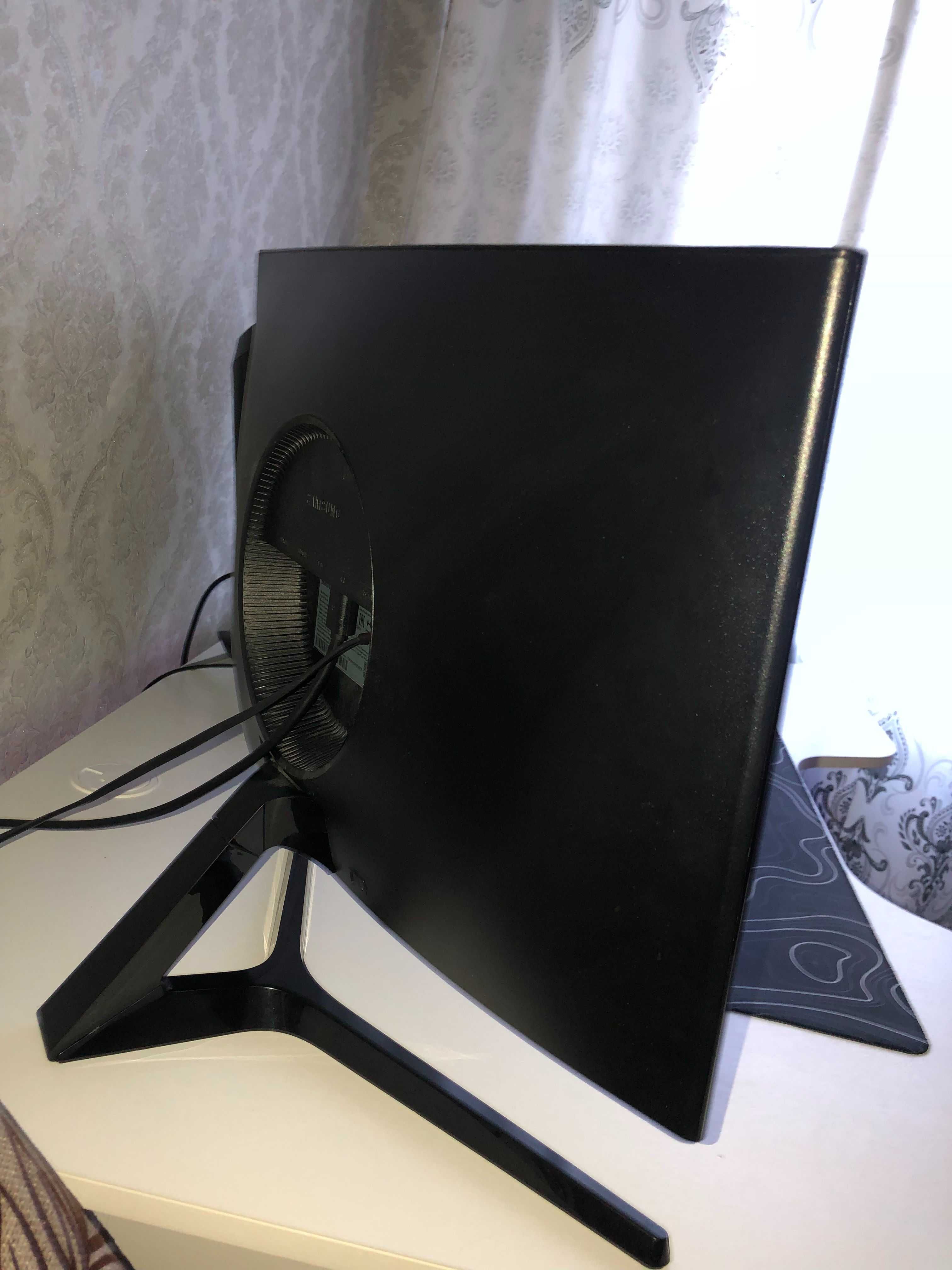 Монитор Samsung LC24RG50 (VA / 144 Hz)