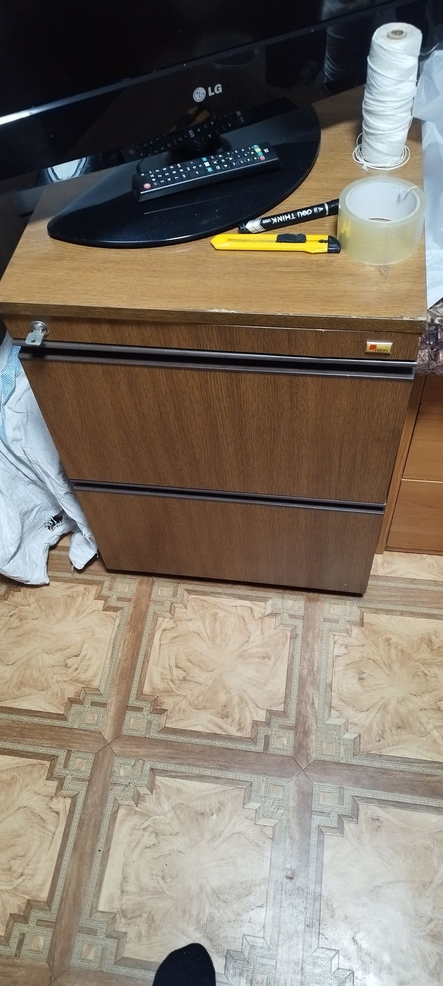 Письменный стол с тумочкой б/у