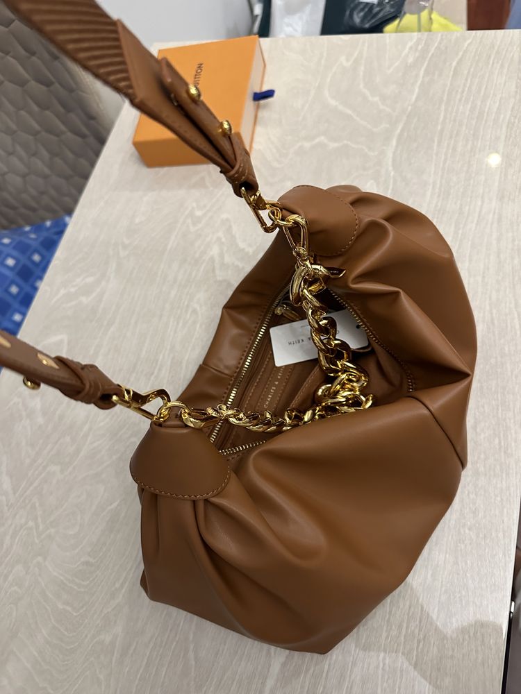 Сумка кожанная Charles Keith