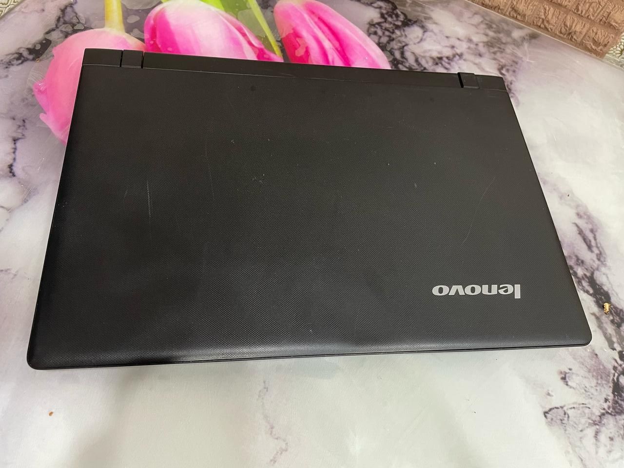 Продам ноутбук lenovo сумка мышка в комплекте