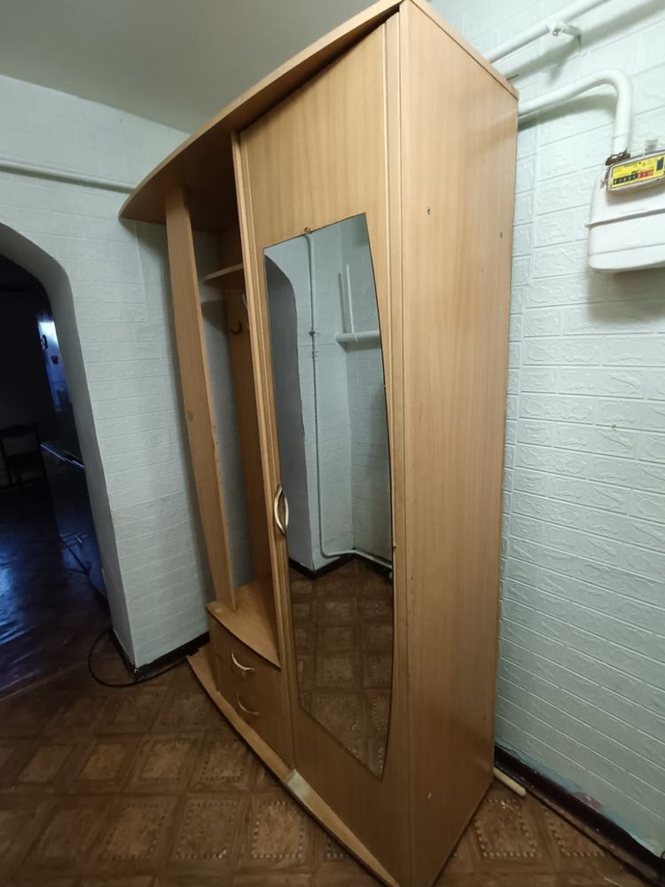 Продам прихожый шкаф