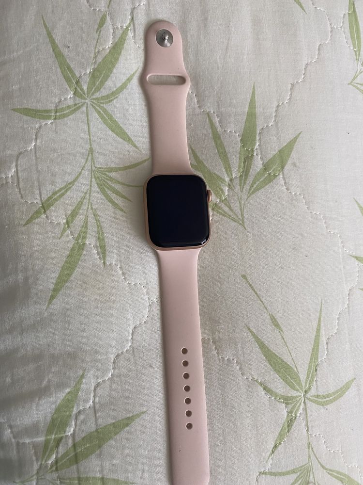 Смарт-часы Apple Watch SE 44mm, розовый