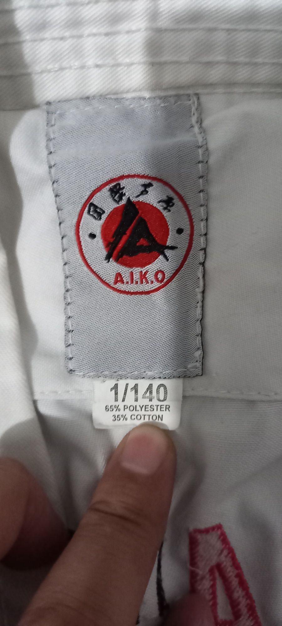 Продам кимоно и нагрудник, возвраст 8-10 лет.