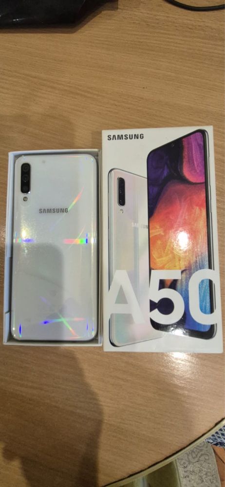 Продам телефон Samsung a50