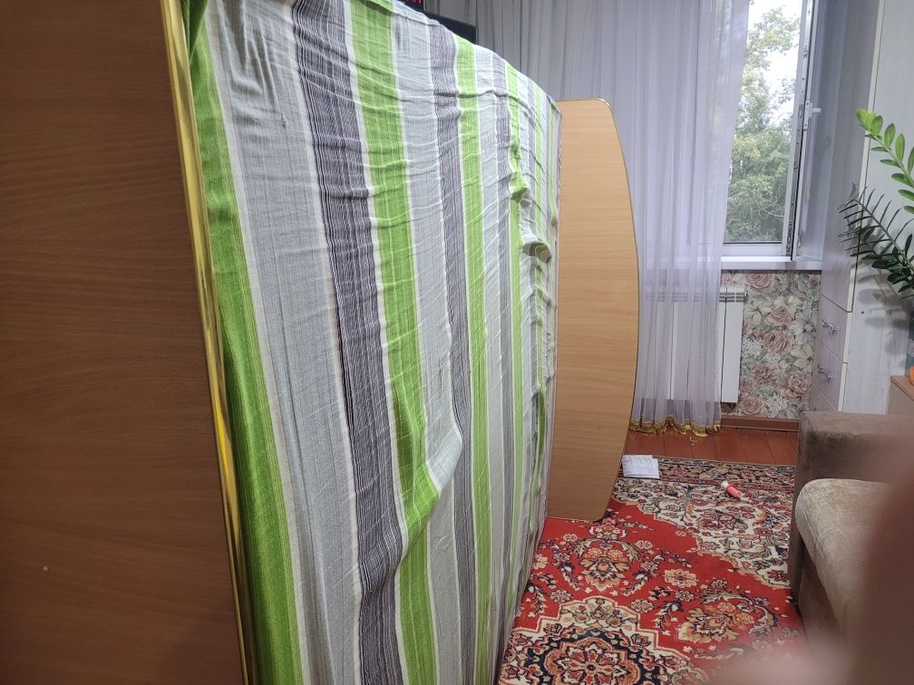Продам 2х спальную кровать и 2 тумбочки