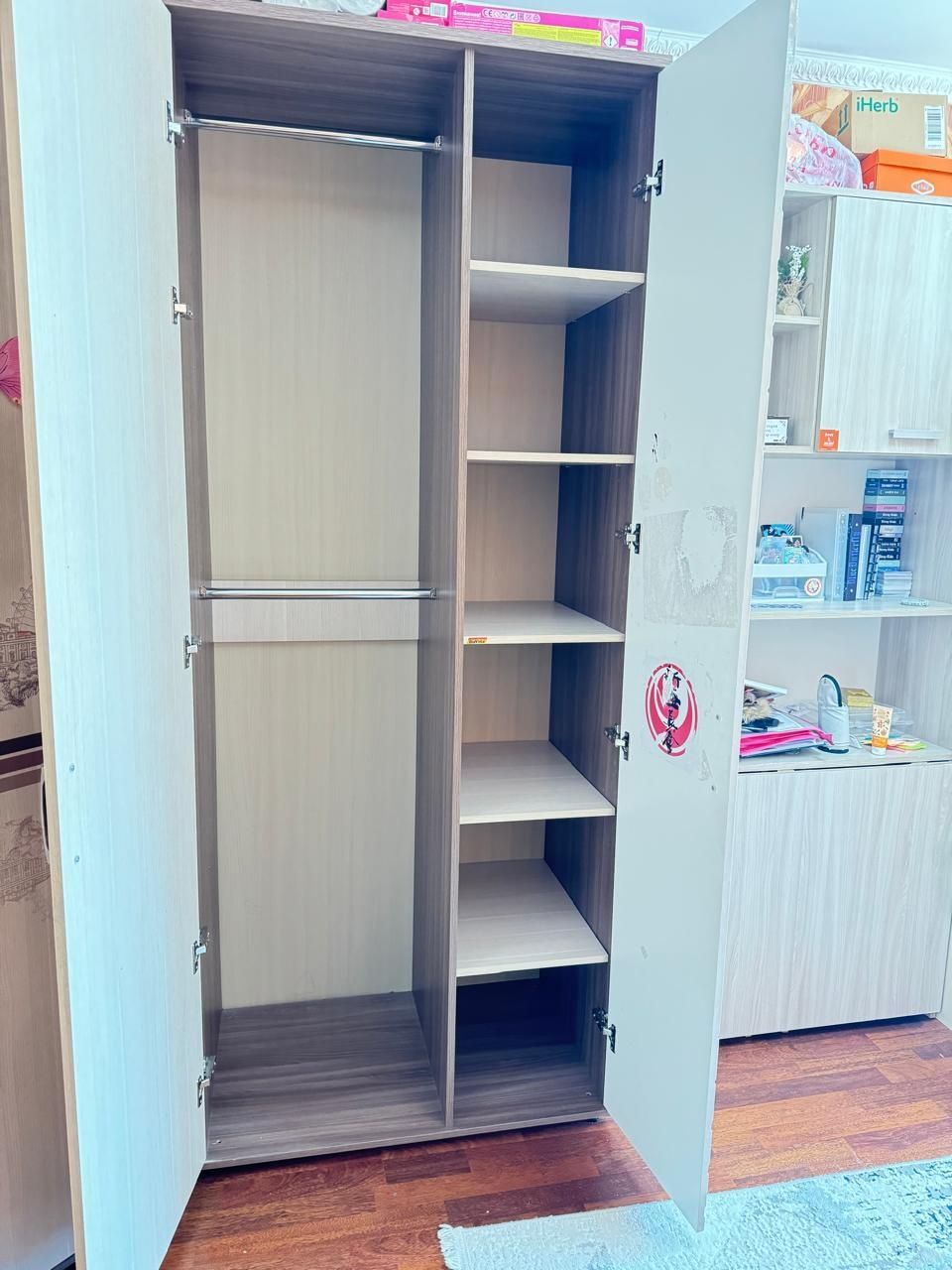 Продается большой шкаф