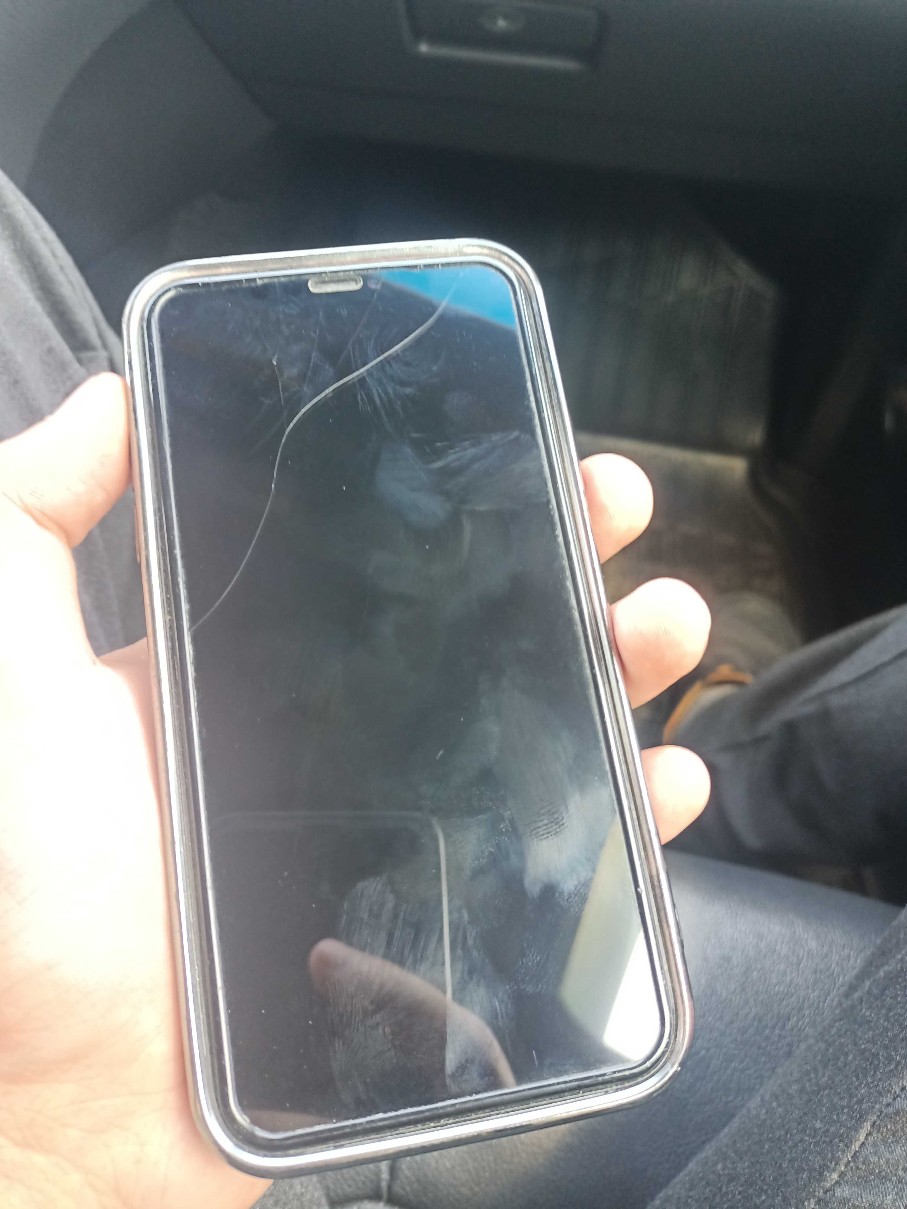 Продам iPhone 11 б/у