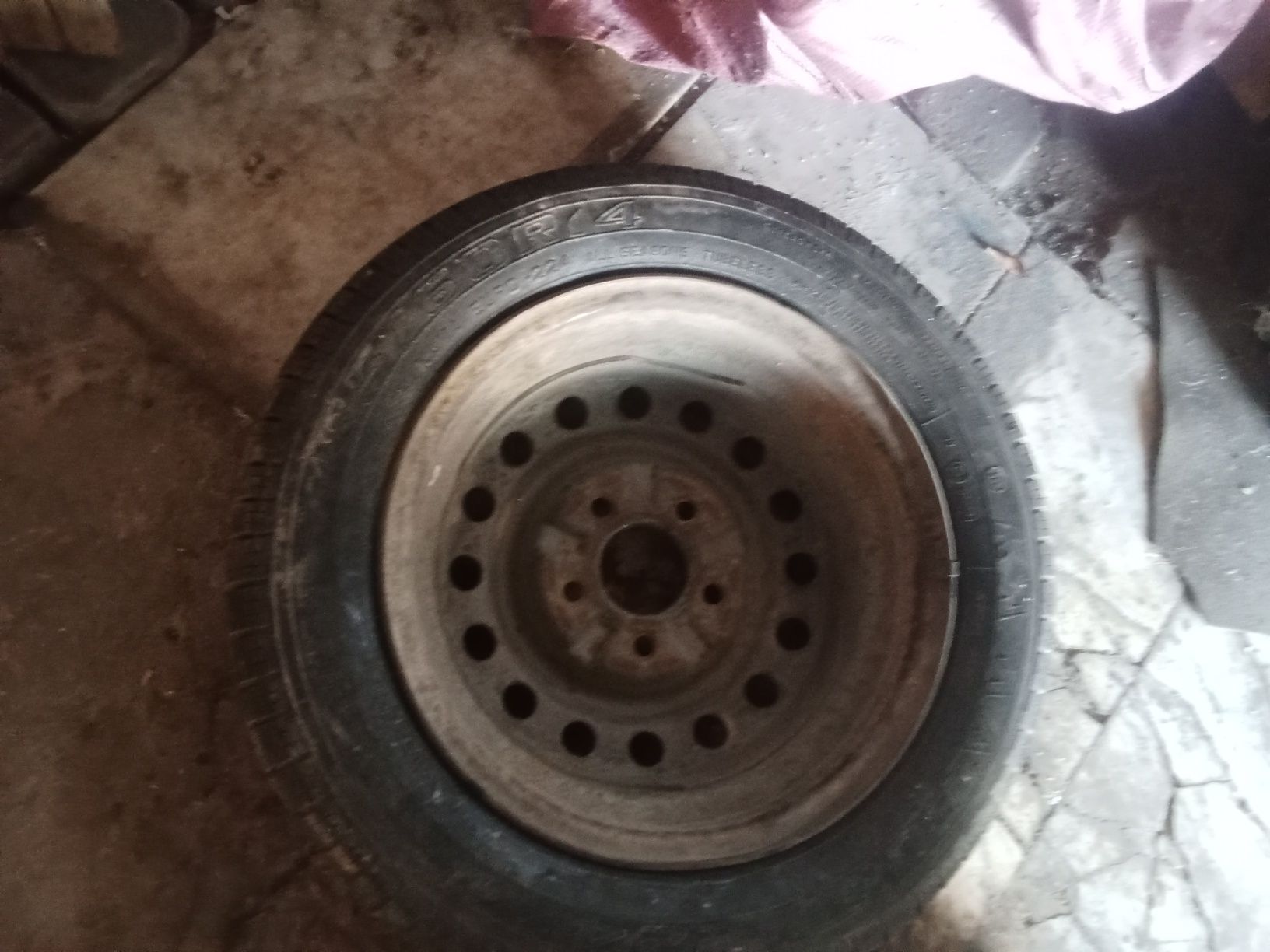 Продам диск с резинай на 14