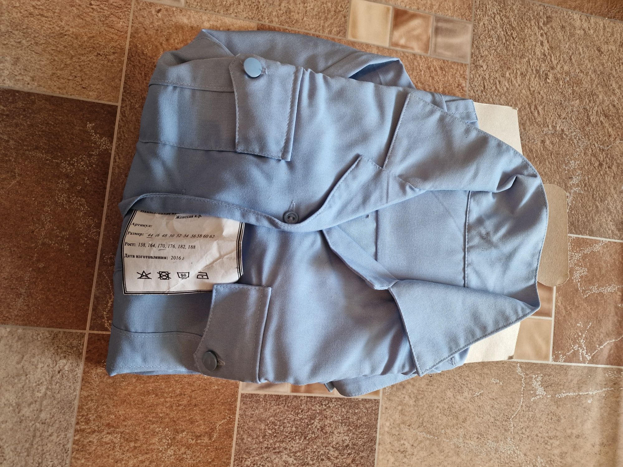 Продаётся новая зимняя и летняя комуфляжная спецодежда. Шапки и берет.