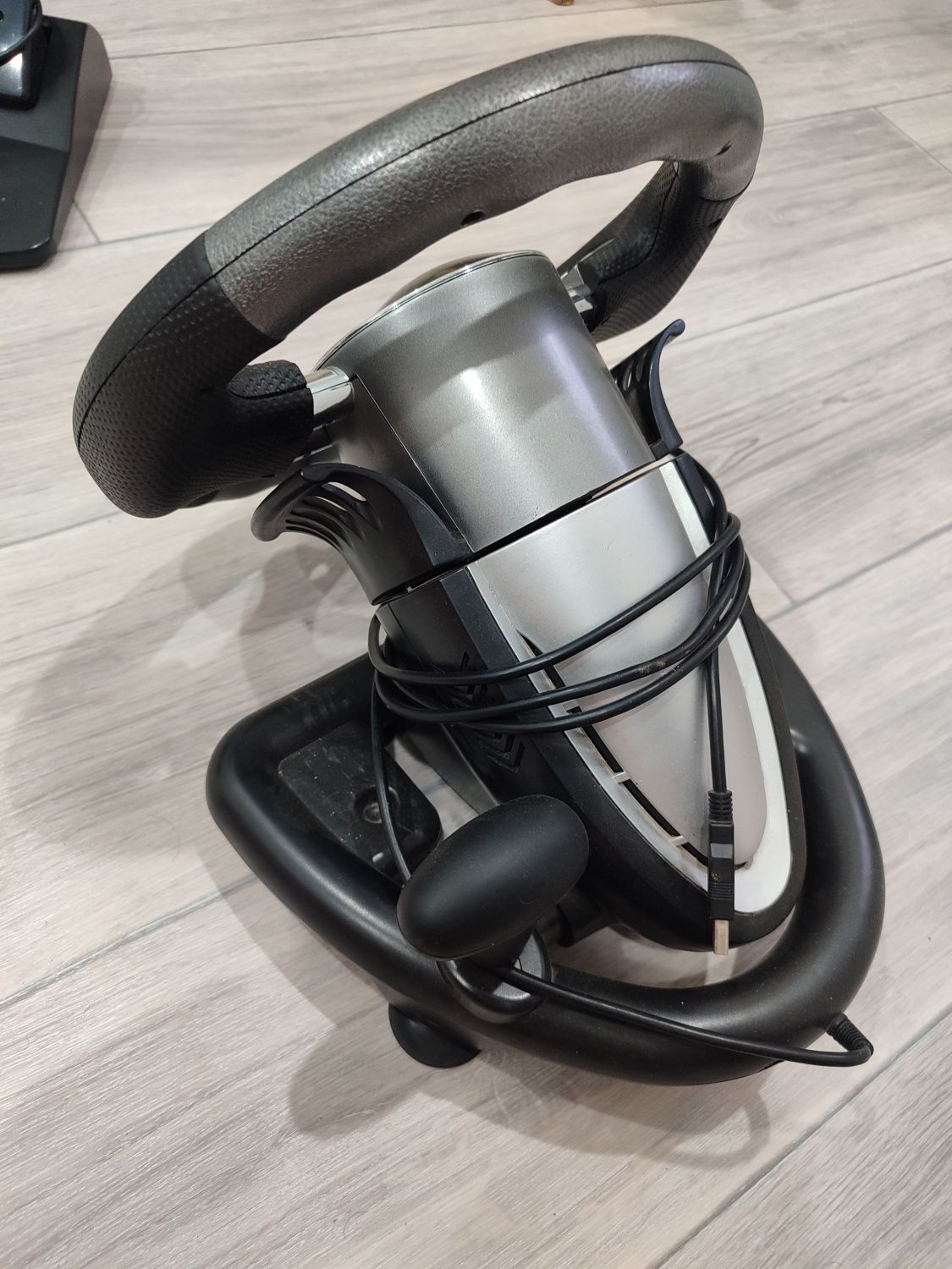 Продам игровой руль "Defender forsage GTR"