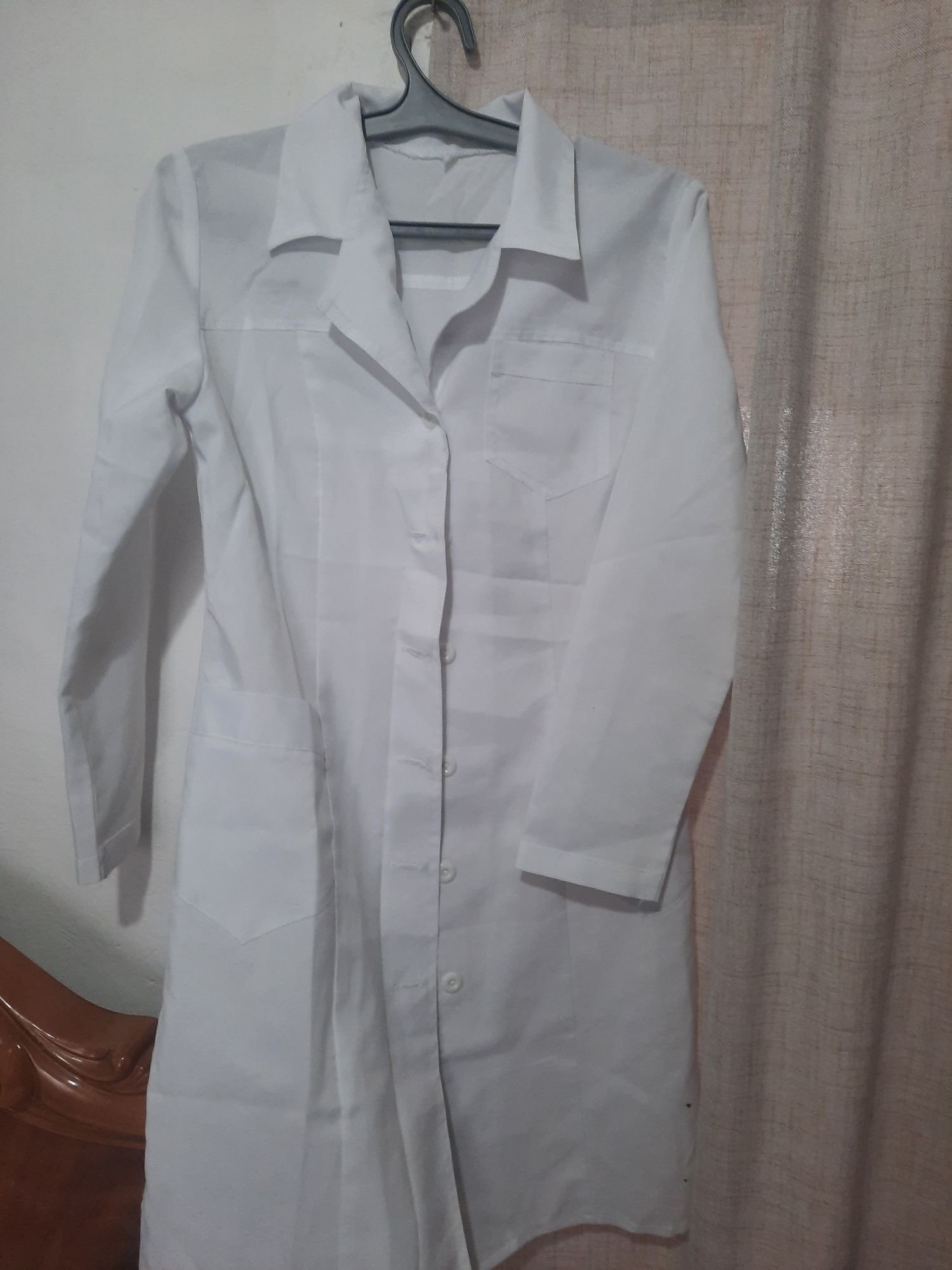 Продам Медицинские халаты, шапки .мужские , женские