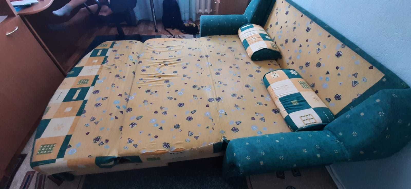 Продам диван детский раскладной двухспальный в хорошем состоянии