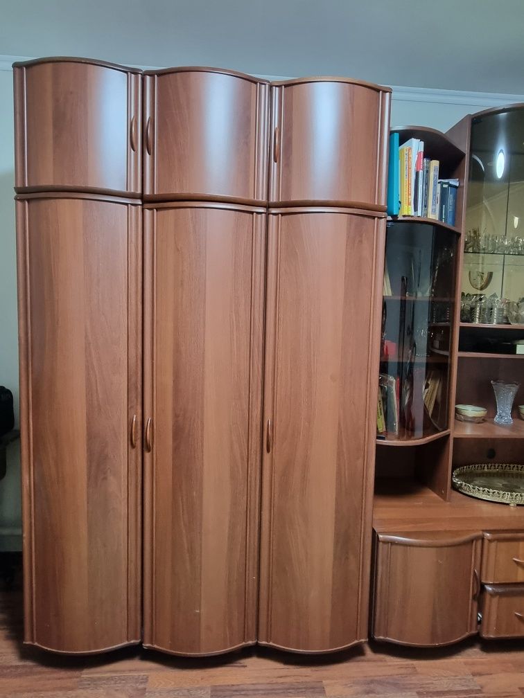 Продам мебельные шкафы