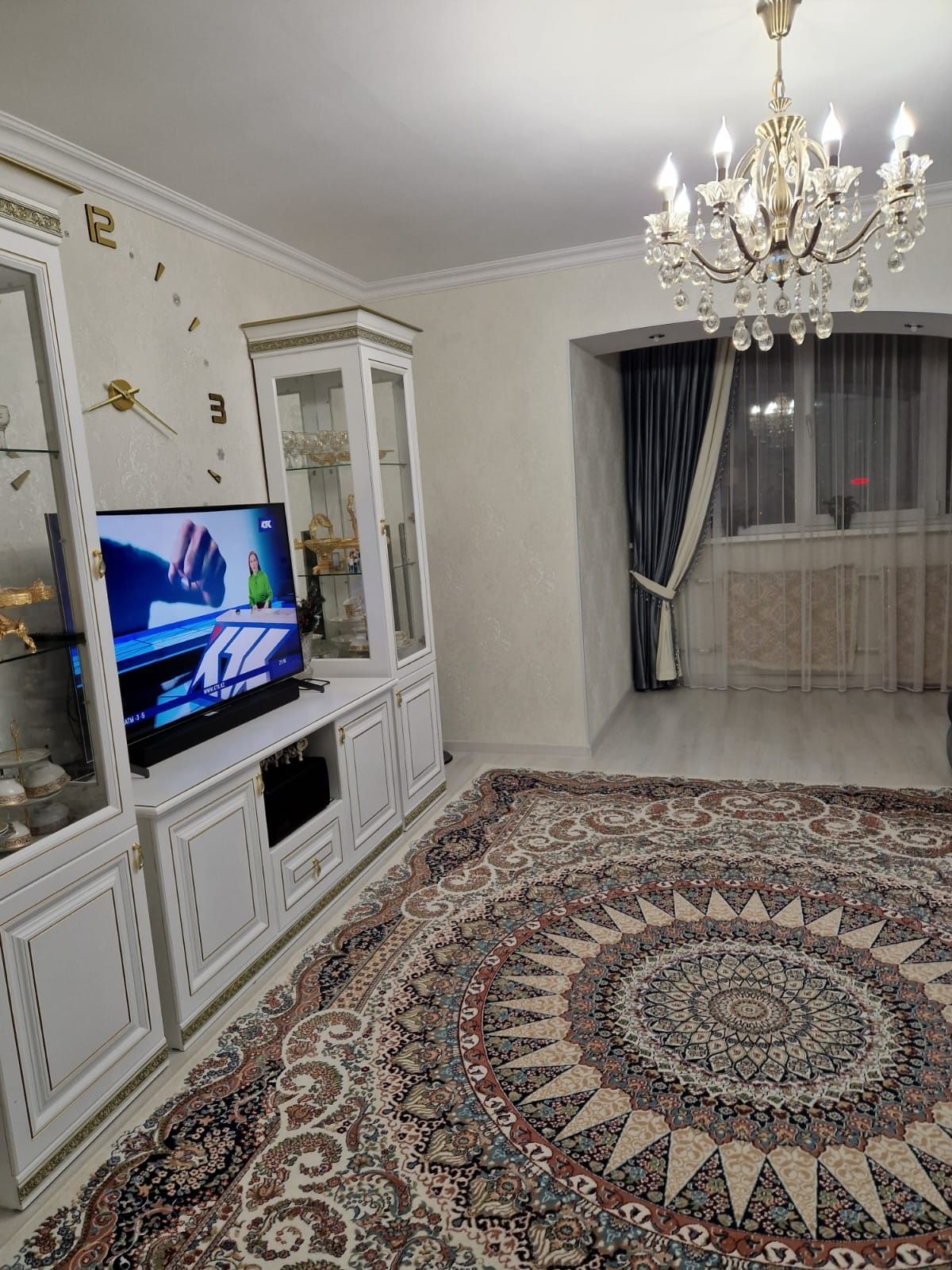 Продаётся превосходная 3-х ком. кв находиться в самом центре 8мкр,