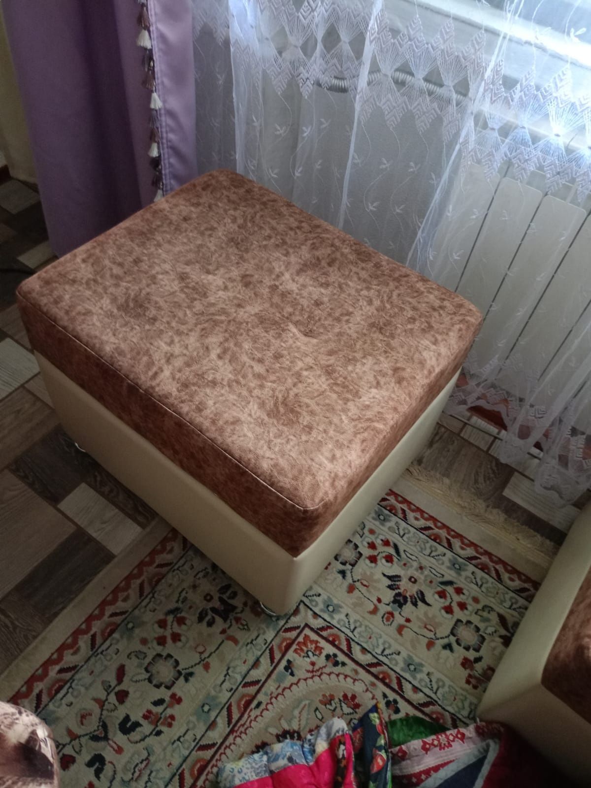 Продам диван и 2 кресло,  2кубика  за 100 000