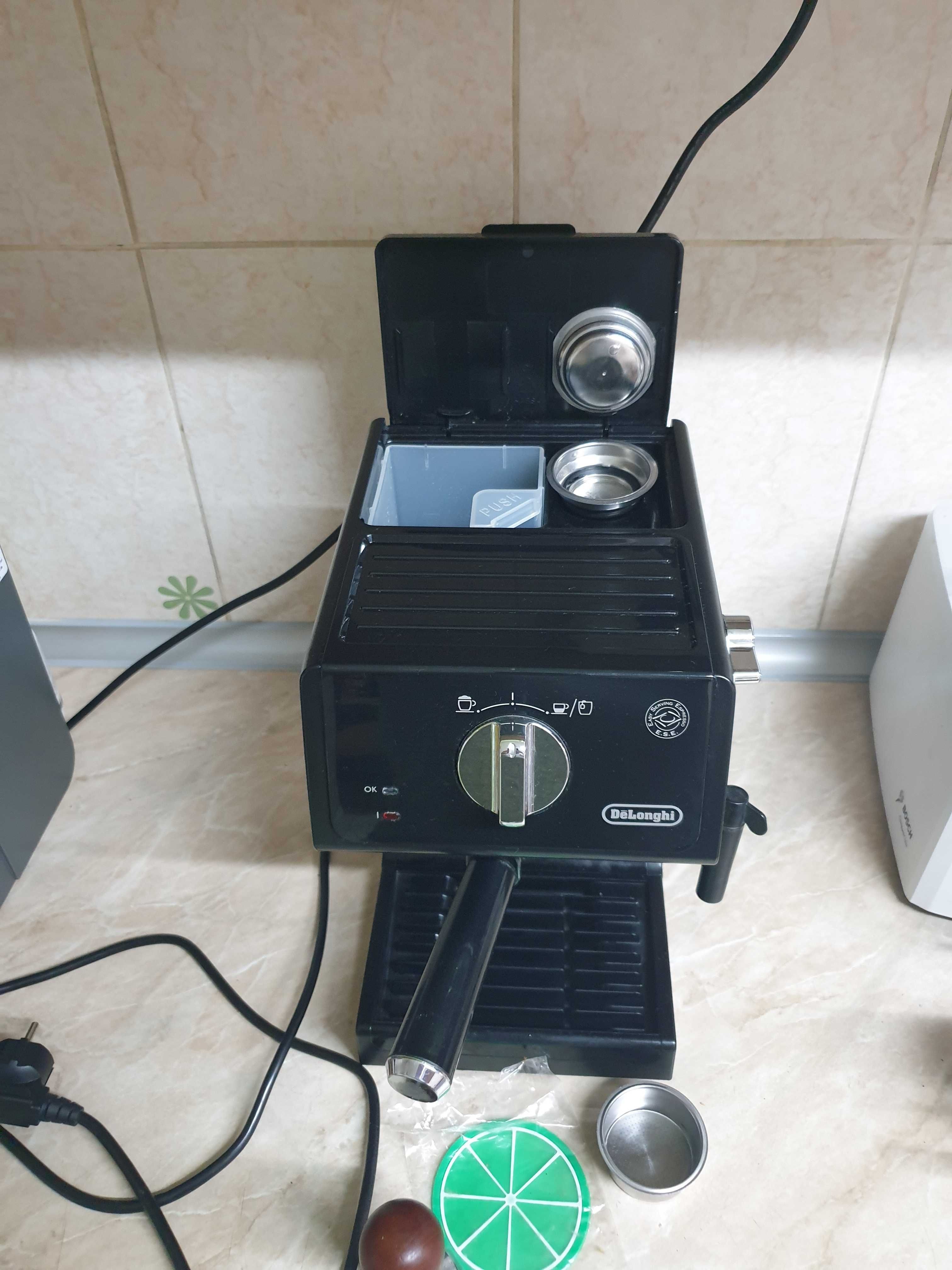Кофеварка рожковая Delonghi ECP 31.21