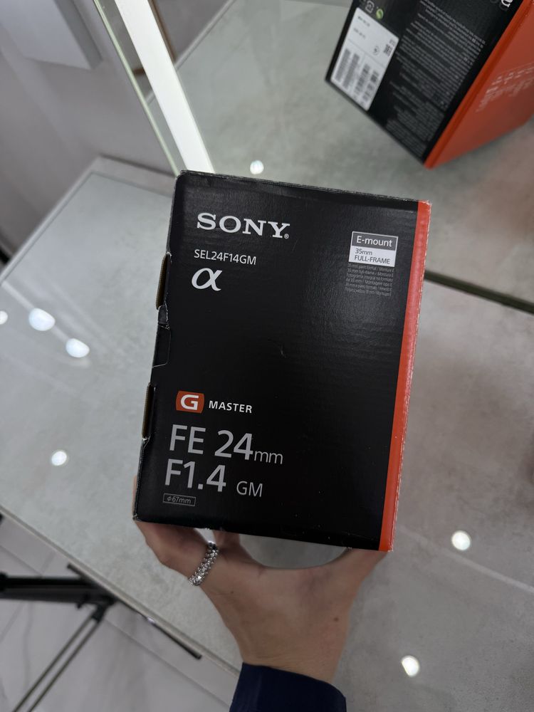 Продаю камеру Sony ZV-E10 II и объектив Sony FE 24mm F1.4 GM