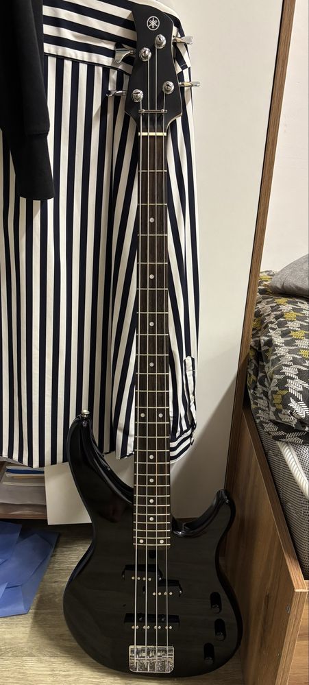 Электробас-гитара Yamaha TRBX174