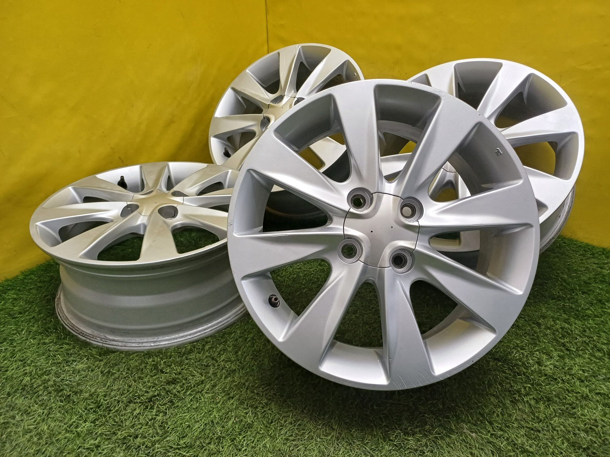 Диски R15 4×100 на Hyundai  и другие.