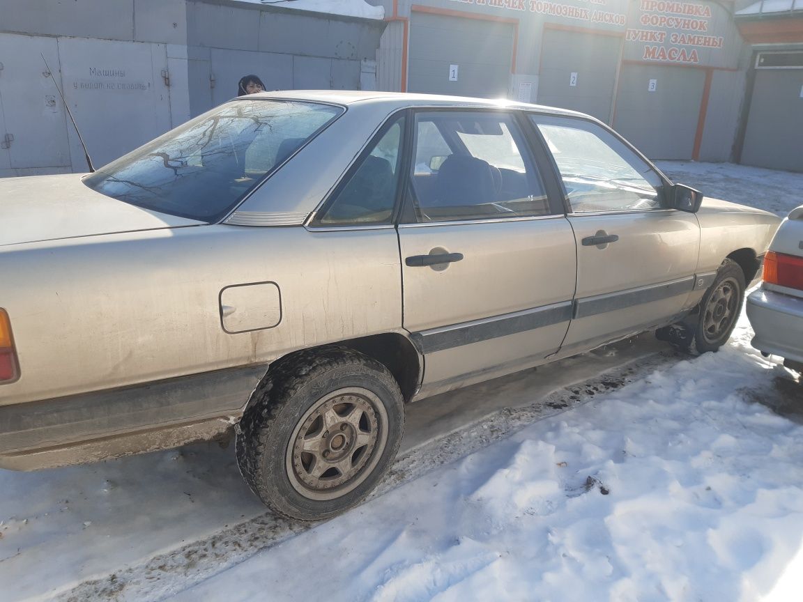 Продам Ауди 100. Цвет серый. Объем 2.3 1985г.х. С.