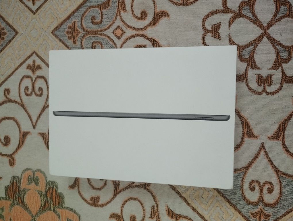 Продаю iPad 9-го поколения (2021), Wi-Fi, 64 ГБ.  
Почти как новый — к