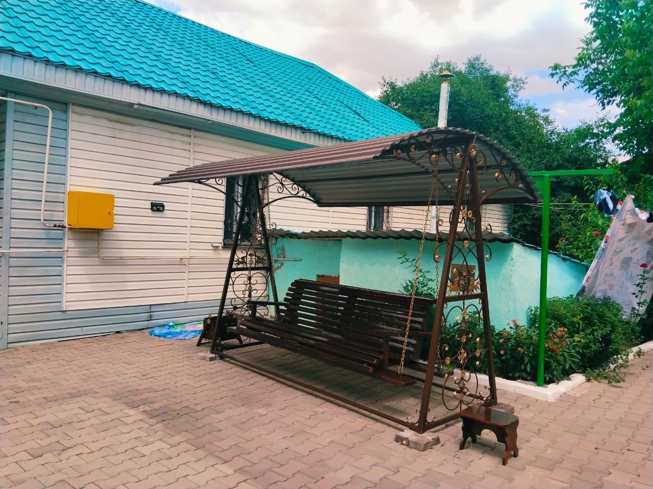 Продам садовую качелю